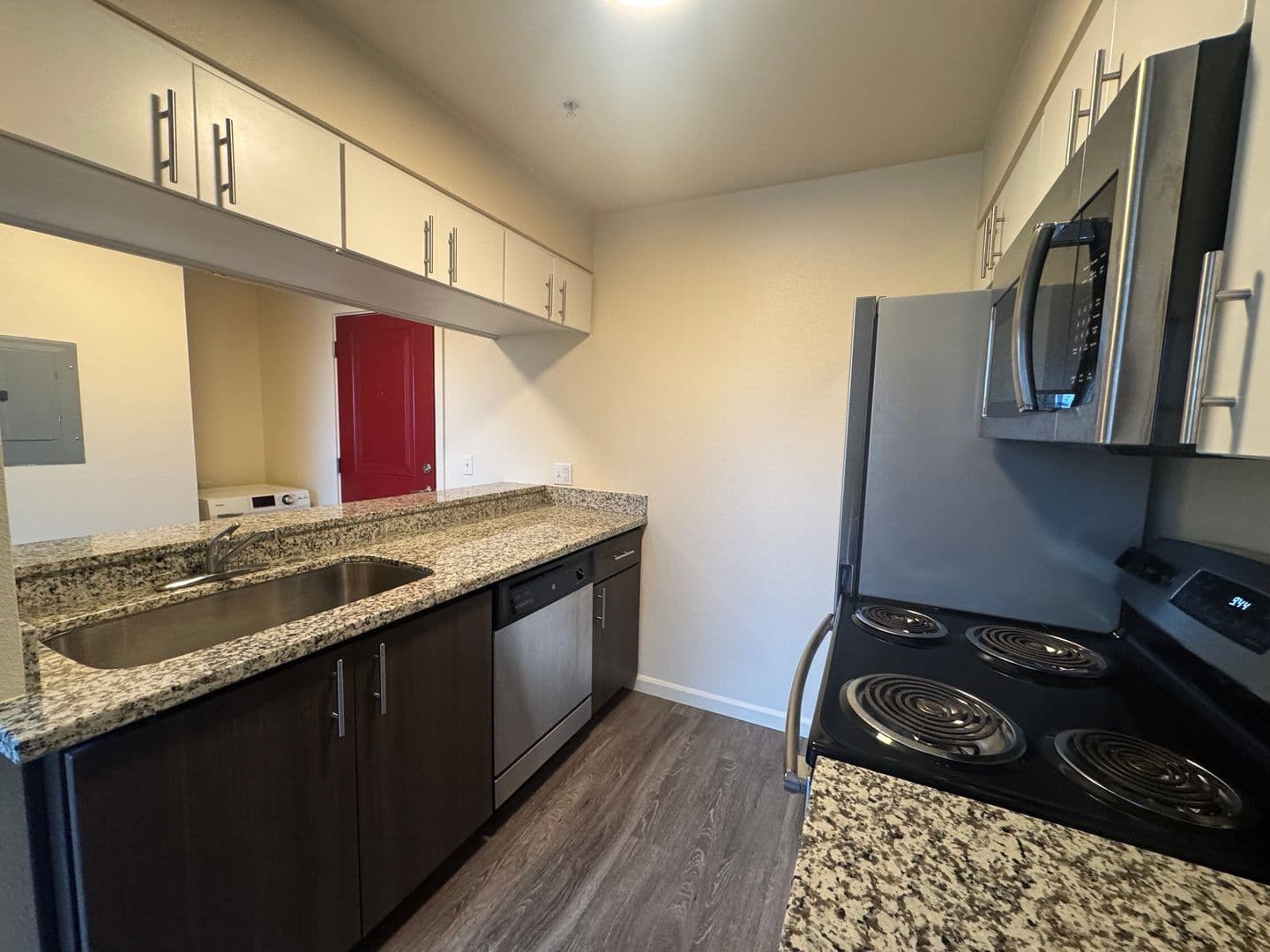 Portland Apartment: 6811 NE Grand Avenue