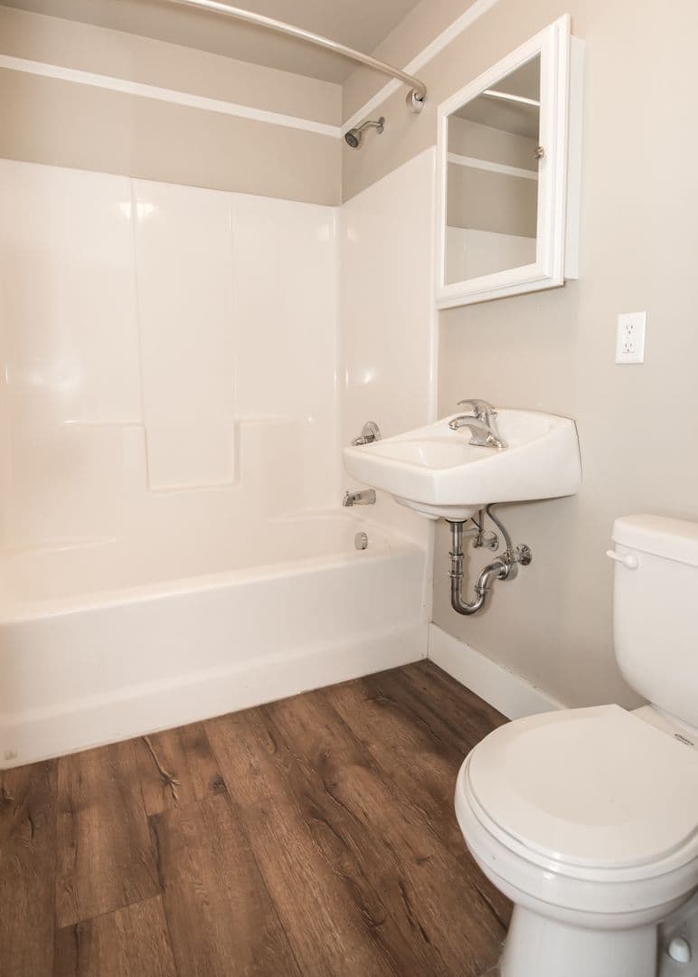 Portland Apartment: 1020 SE 60th Ave