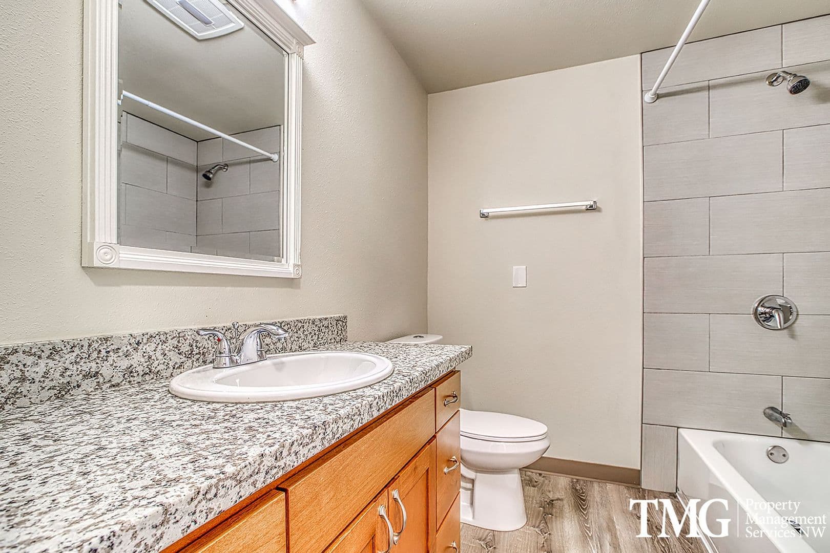 Portland Apartment: 1313 NE 131st Pl.