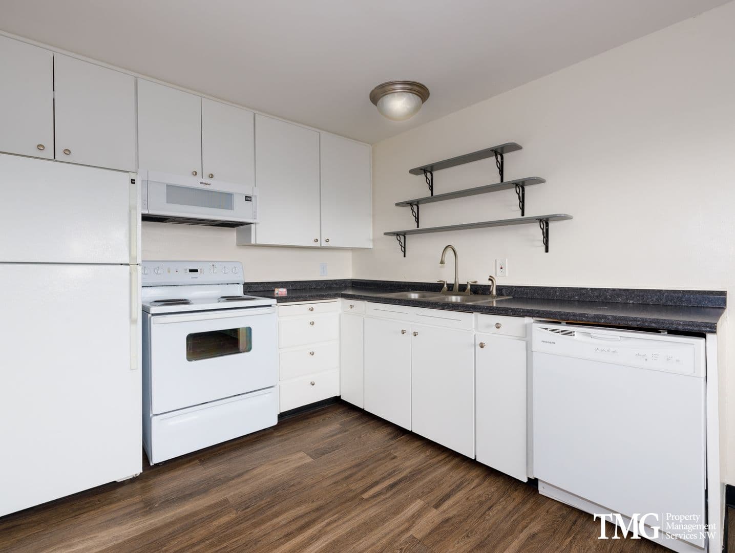 Canby Apartment: 290 SE 2nd Ave.
