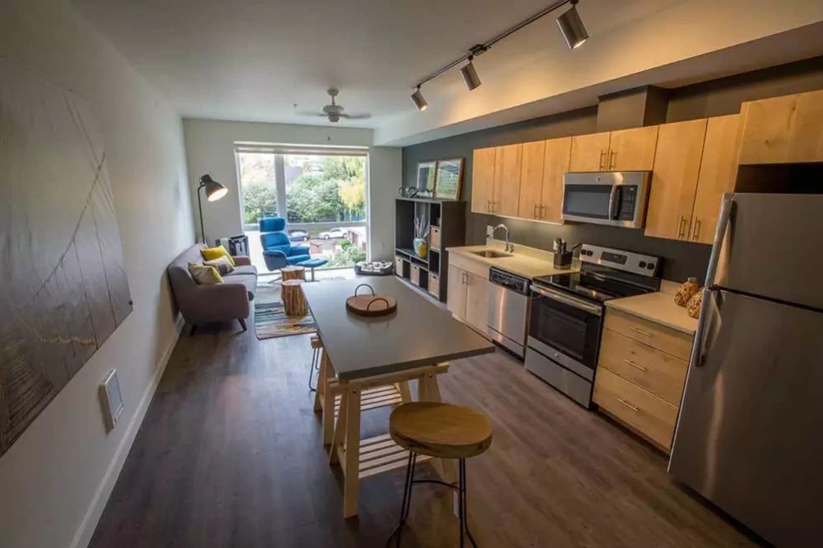 Portland Apartment: 2010 NW Pettygrove St
