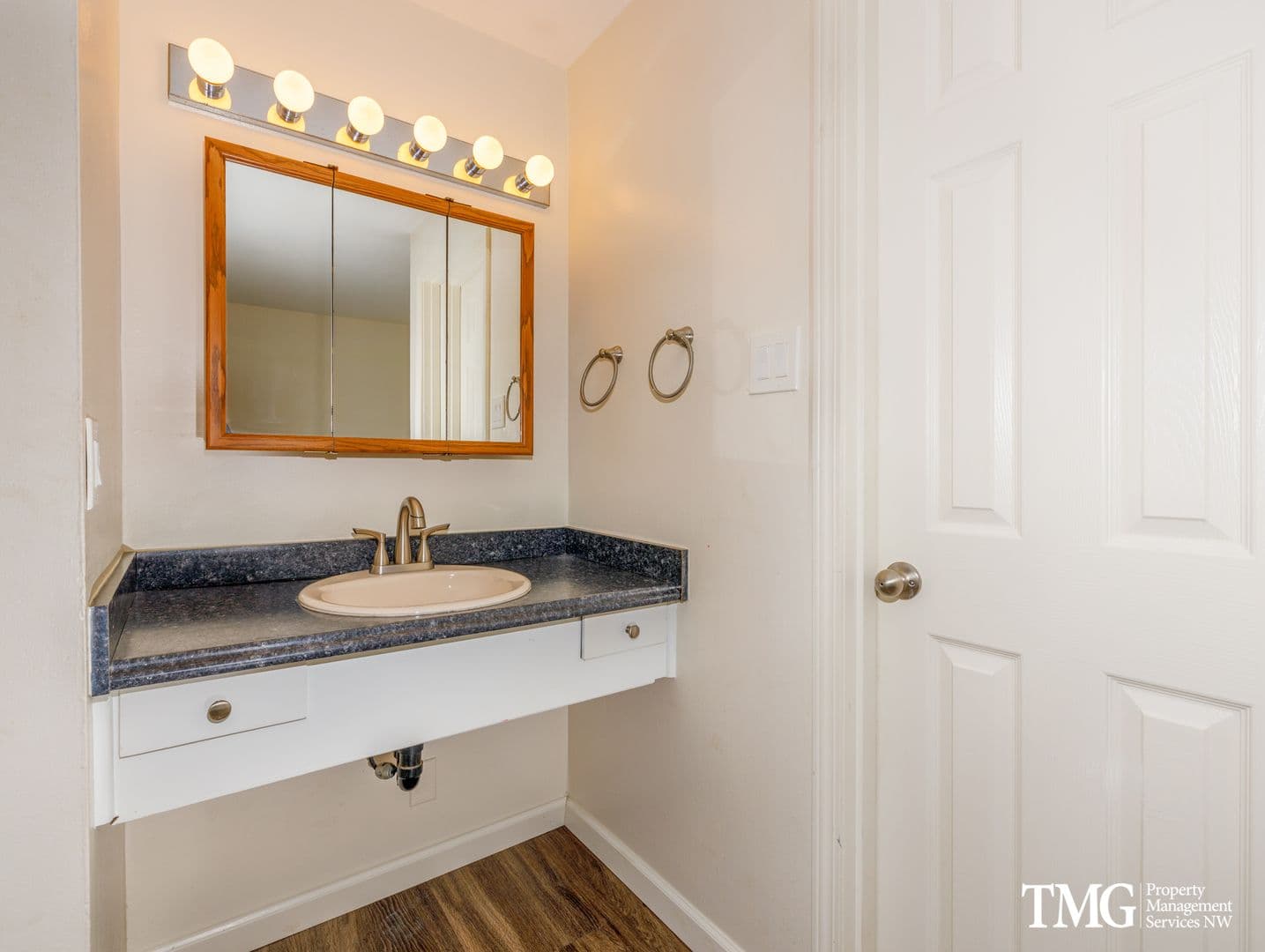 Canby Apartment: 290 SE 2nd Ave.