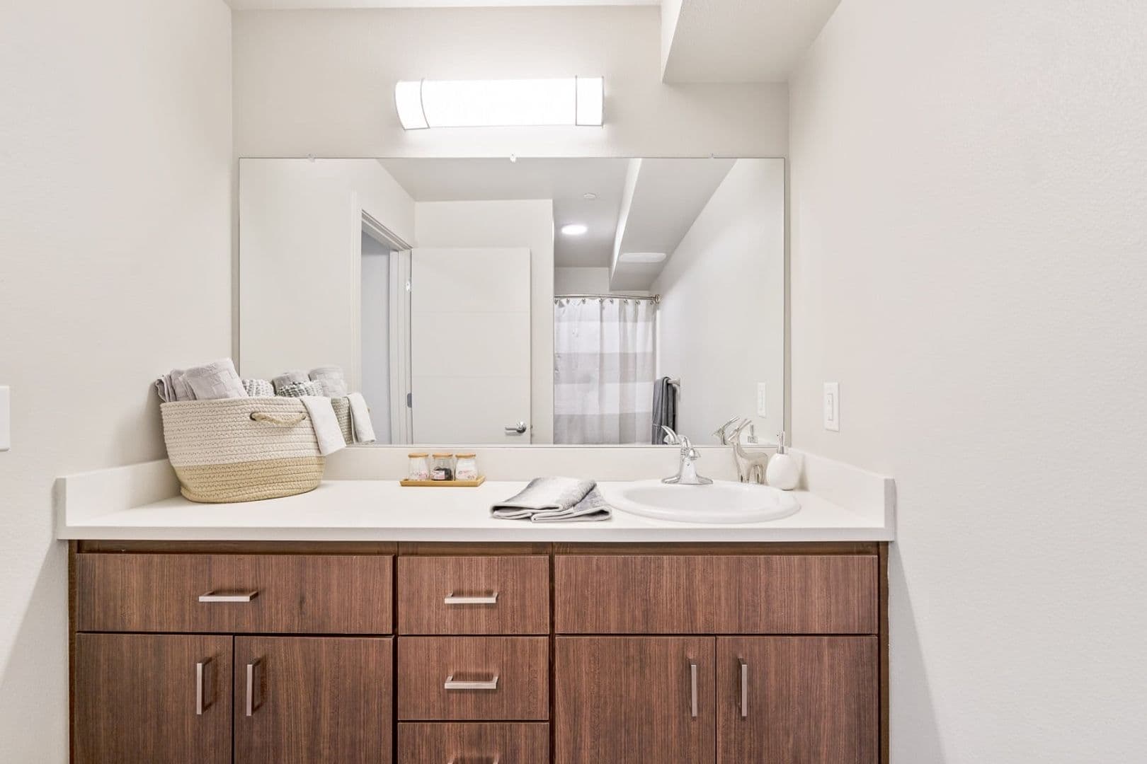 Fairview Apartment: 1650 NE Market Drive