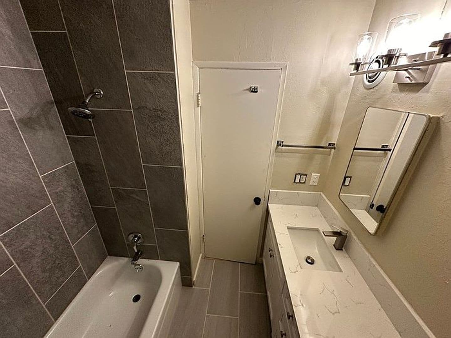 Portland Apartment: 5340 SE Milwaukie Ave