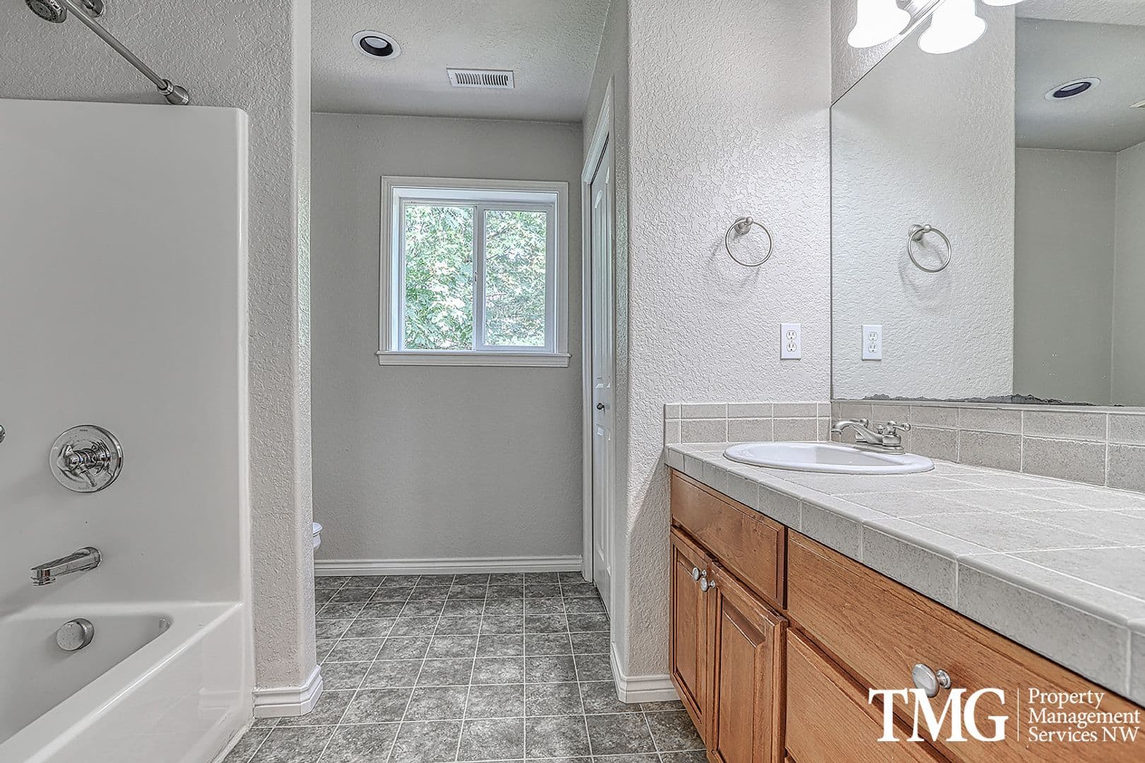 Portland House: 13901 SE Eastridge Street
