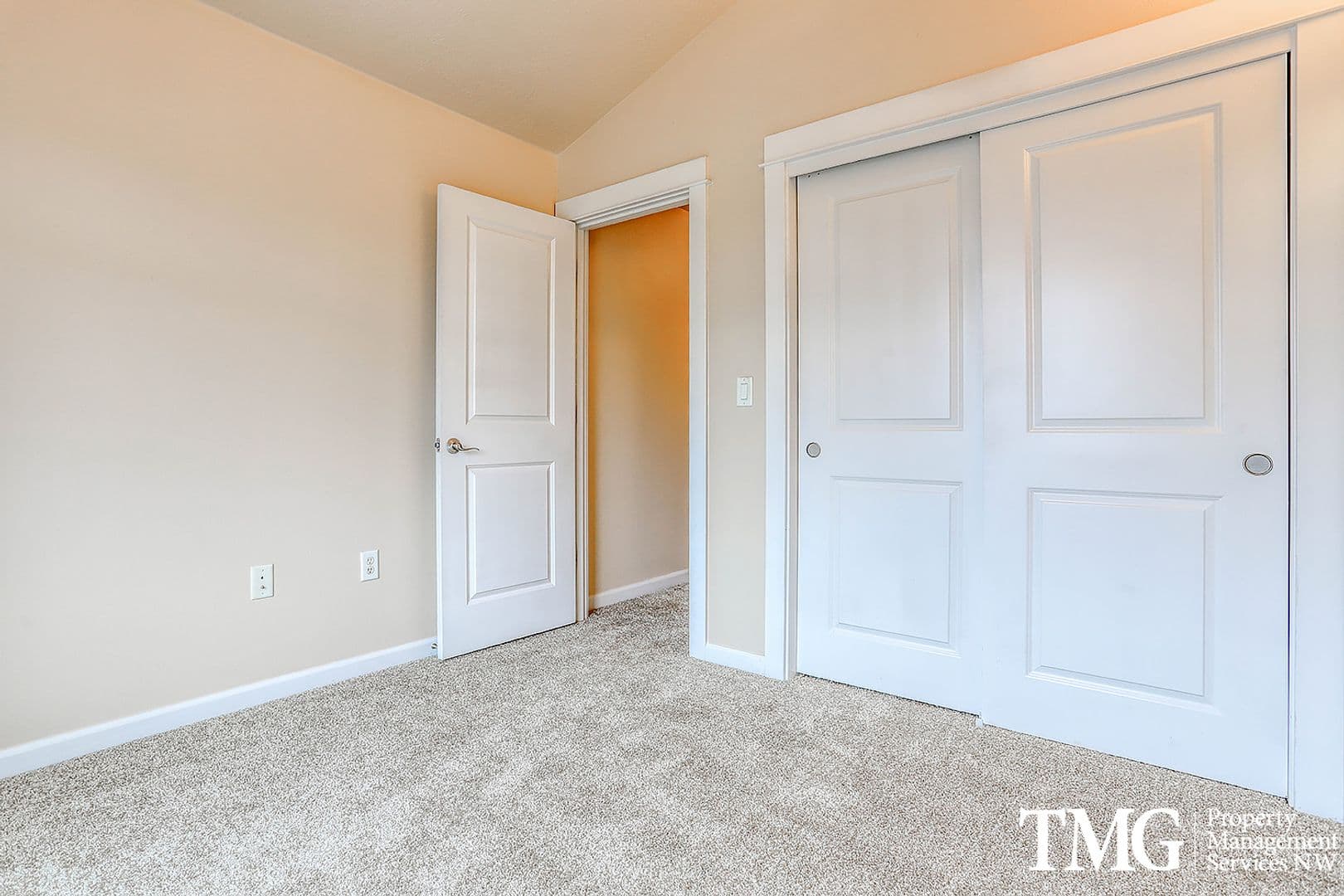 Gresham Apartment: Chase Landing