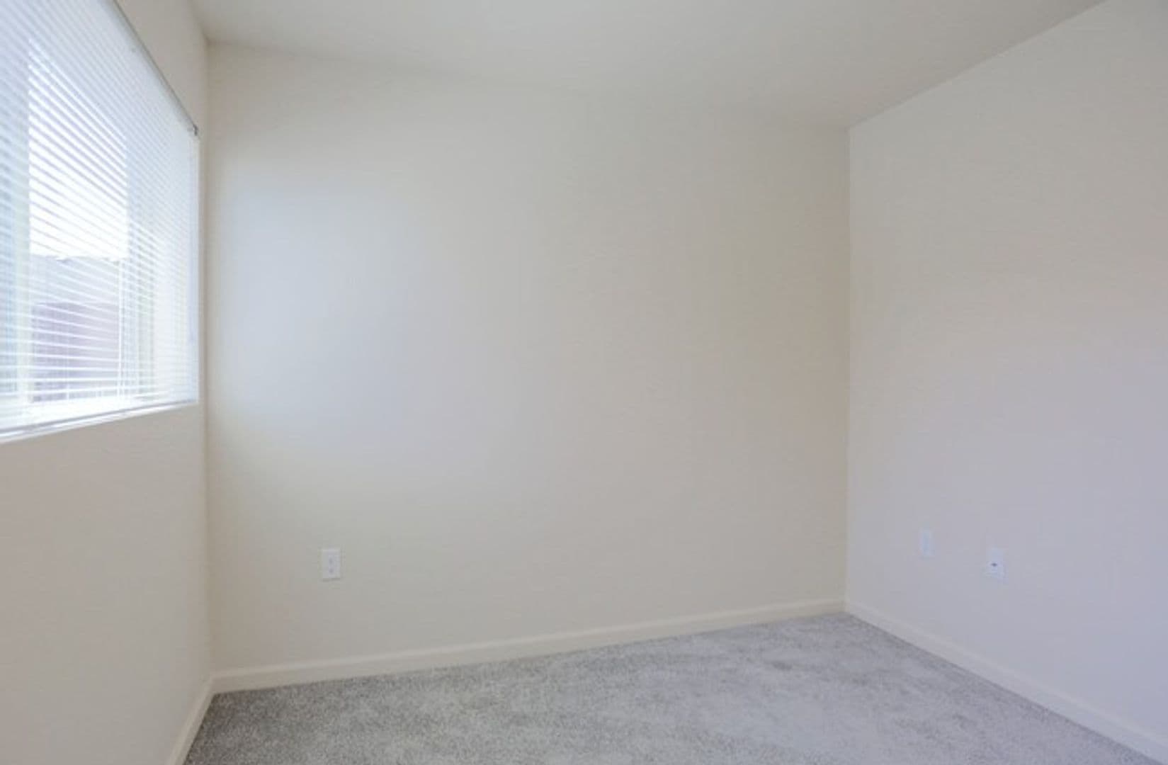 Portland Apartment: 410 NE Dekum St.