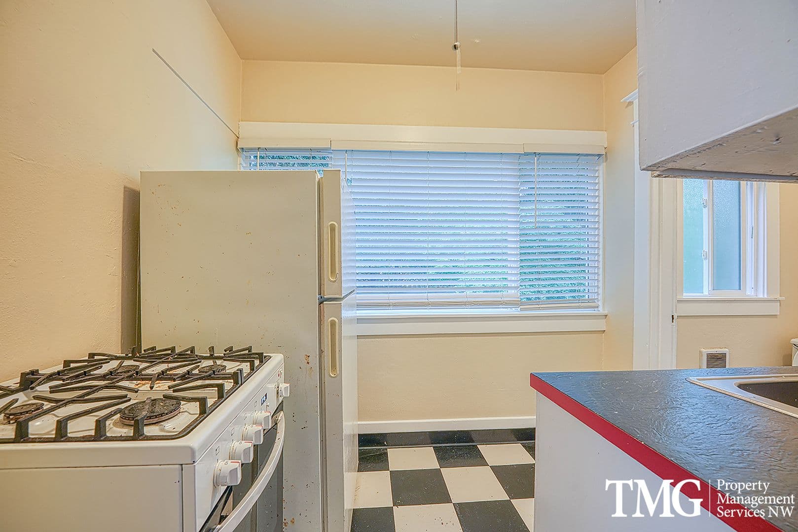 Portland Apartment: 2733 NW Thurman St.