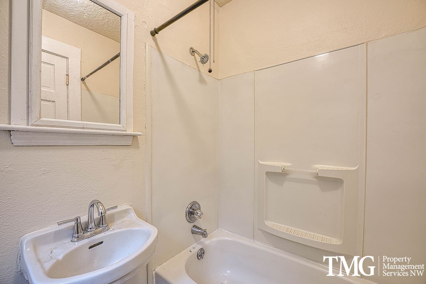 Portland Apartment: 2733 NW Thurman St.