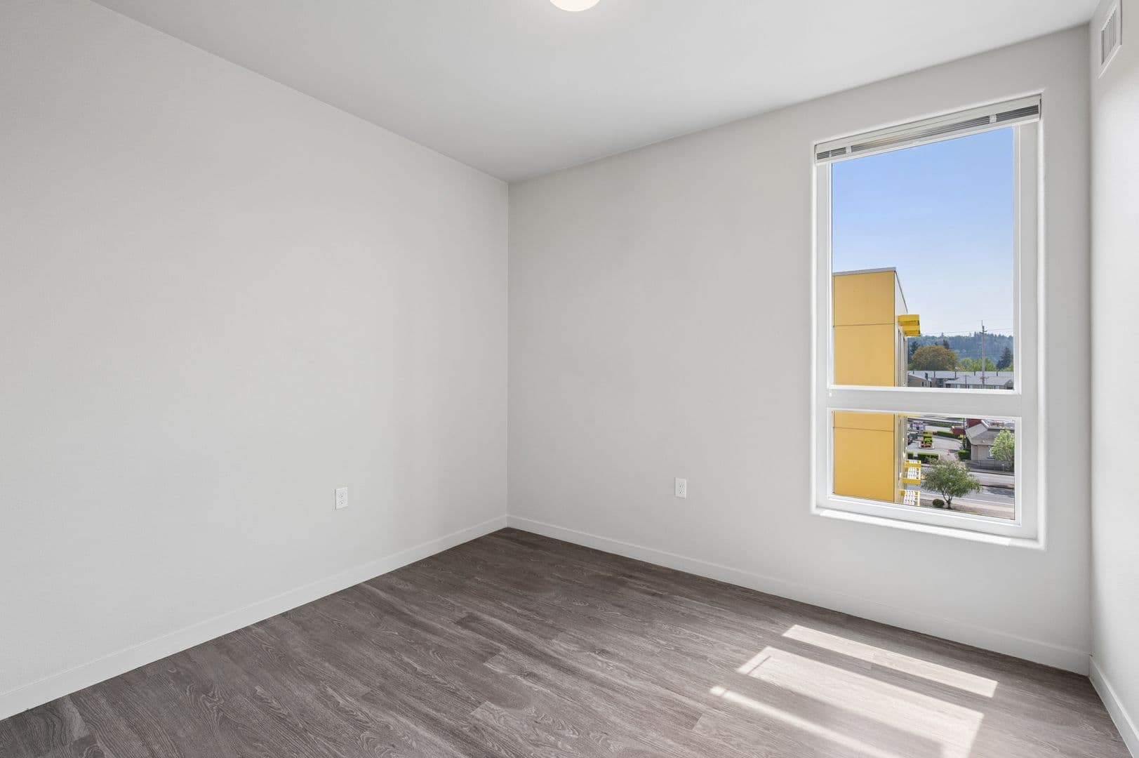 Gresham Apartment: 459 SE 192nd Ave
