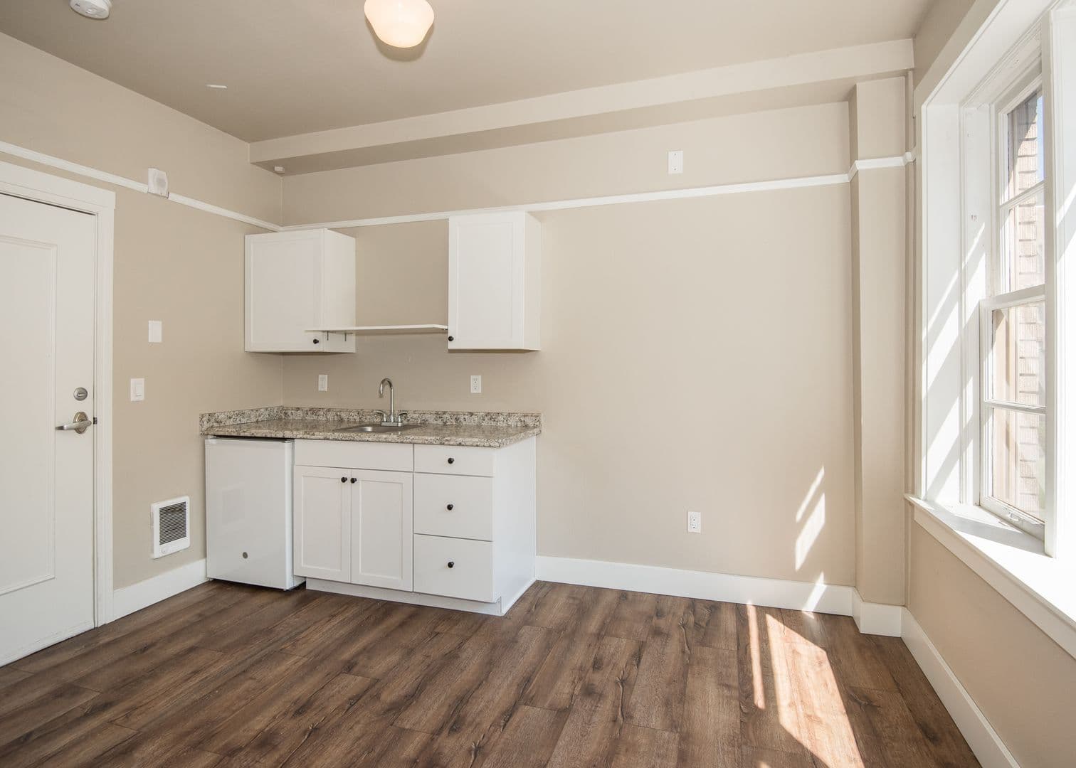 Portland Apartment: 1020 SE 60th Ave