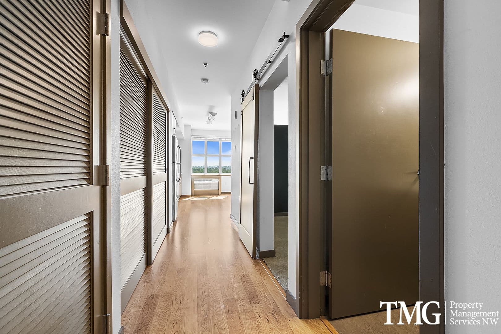 Portland Apartment: 3916 S Corbett Ave