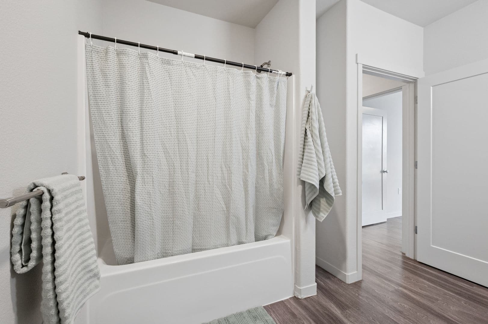 Gresham Apartment: 459 SE 192nd Ave