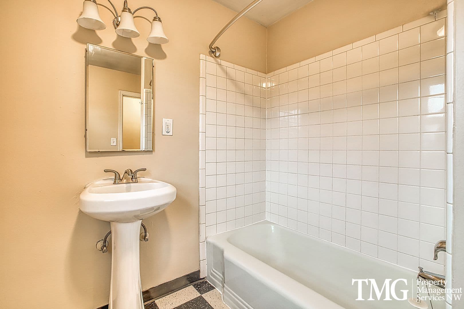 Portland Apartment: 5026 NE 31st Avenue