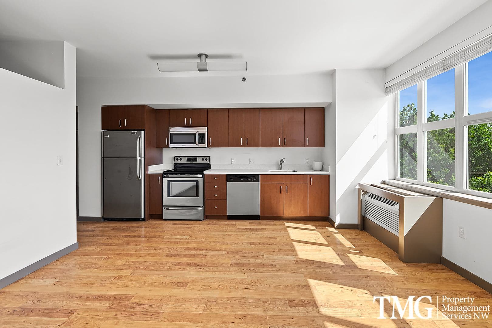 Portland Apartment: 3916 S Corbett Ave