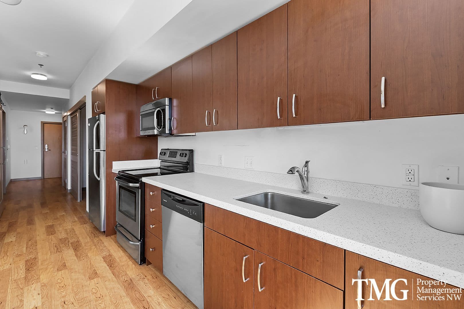 Portland Apartment: 3916 S Corbett Ave