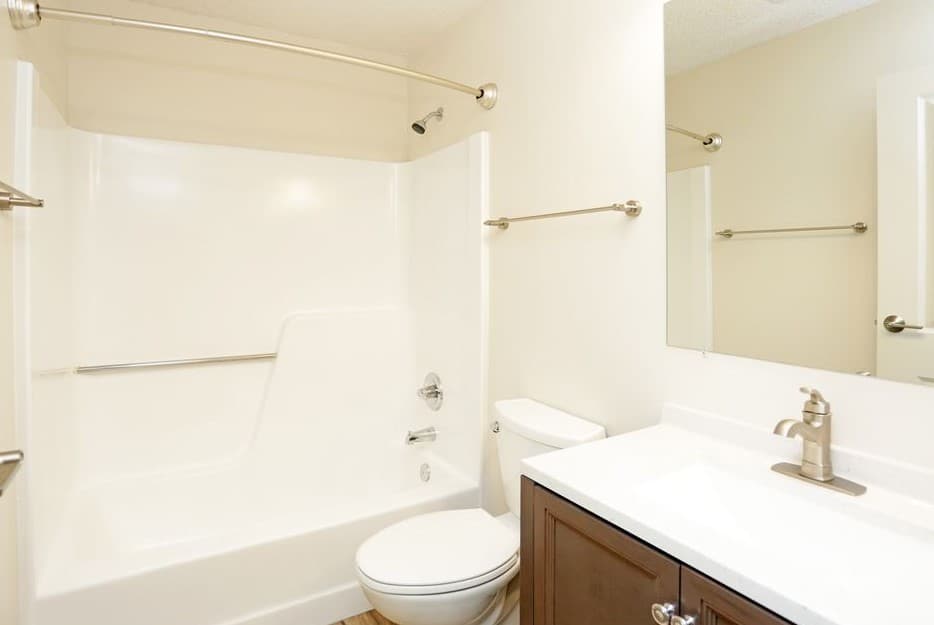 Des Moines Apartment: 200 Grand Avenue