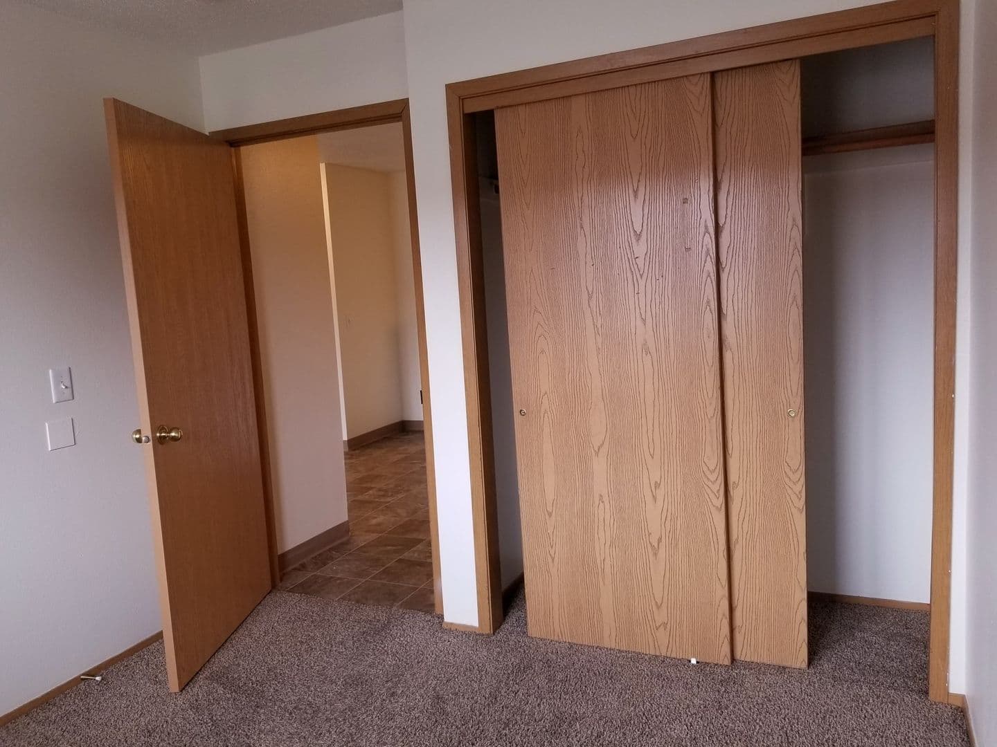 Des Moines Apartment: 4010 University Avenue