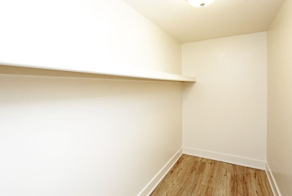 Des Moines Apartment: 200 Grand Avenue