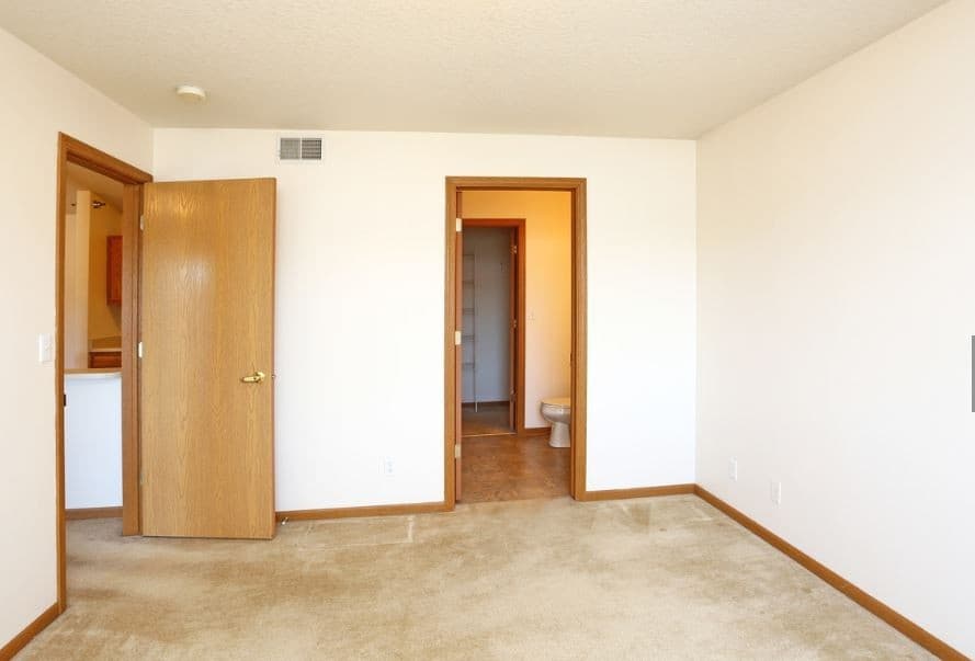 West Des Moines Apartment: 3105 EP True Parkway