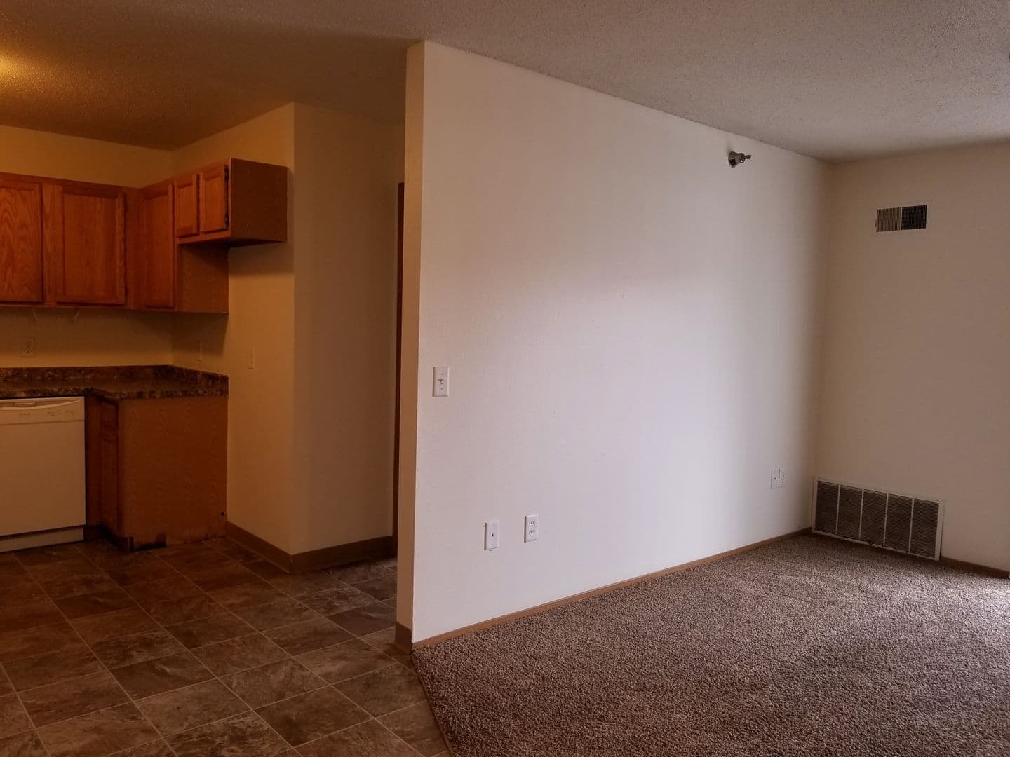 Des Moines Apartment: 4010 University Avenue