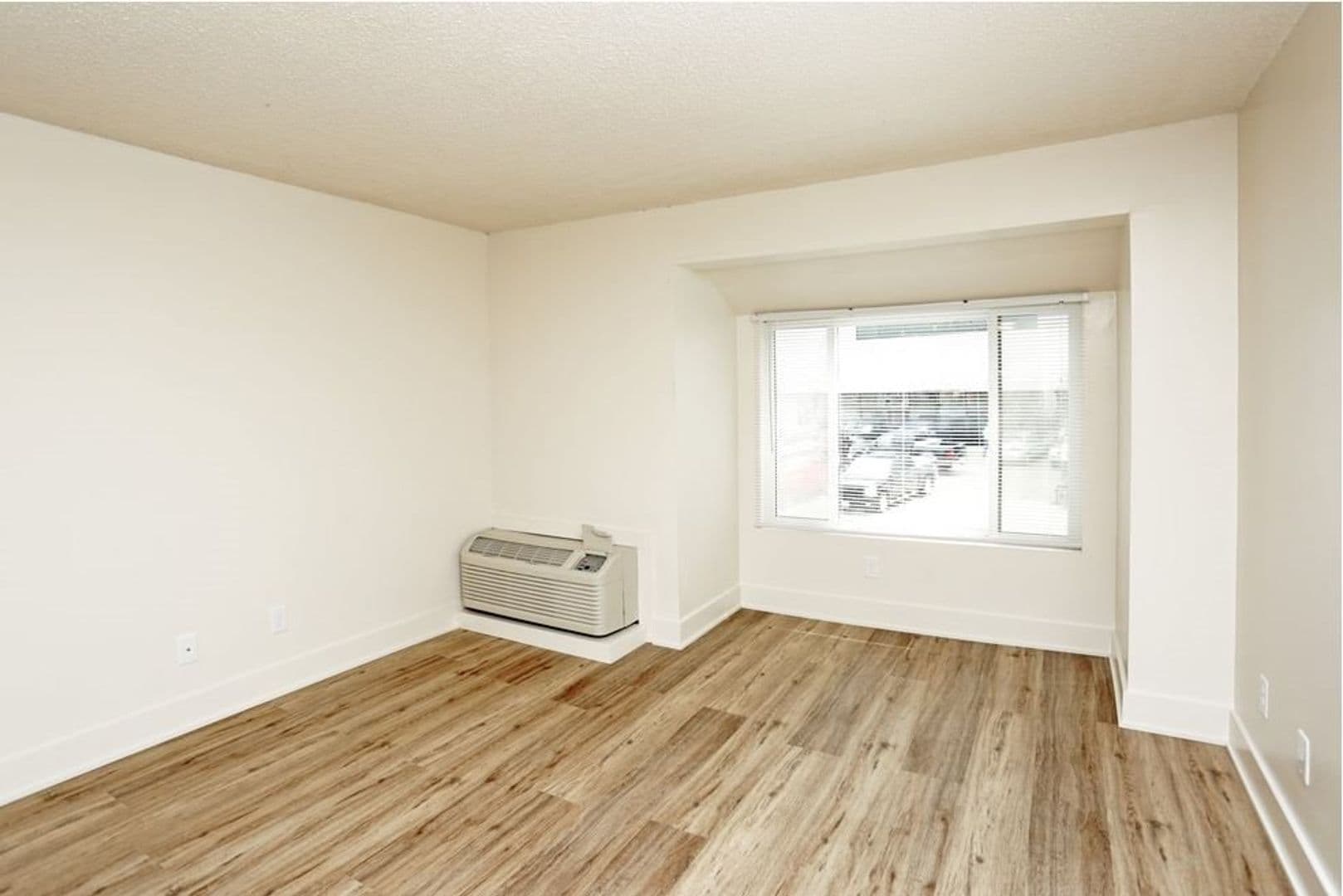 Des Moines Apartment: 200 Grand Avenue