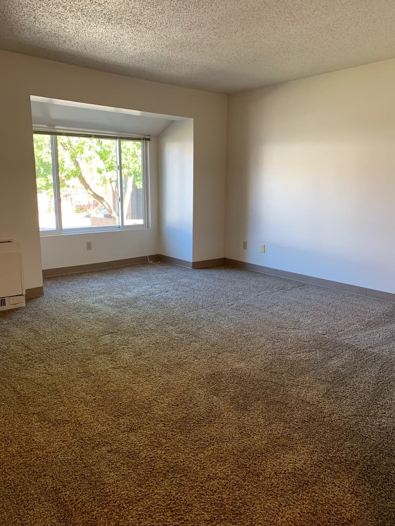 Des Moines Apartment: 200 Grand Avenue