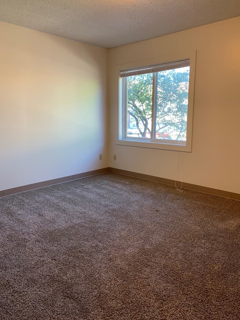 Des Moines Apartment: 200 Grand Avenue