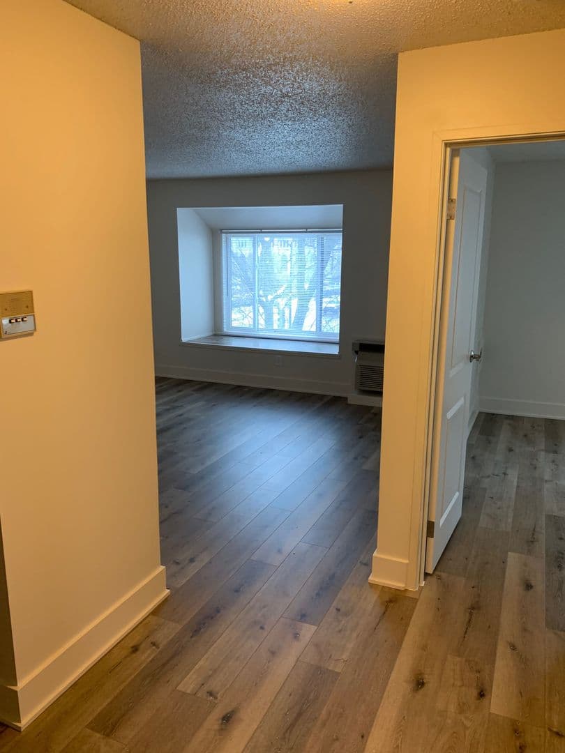 Des Moines Apartment: 200 Grand Avenue