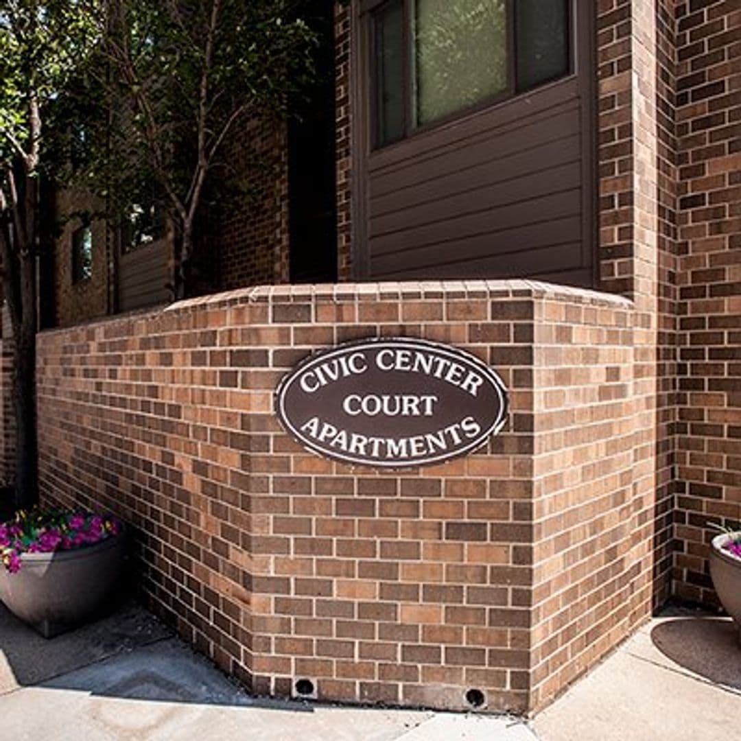 Des Moines Apartment: 200 Grand Avenue