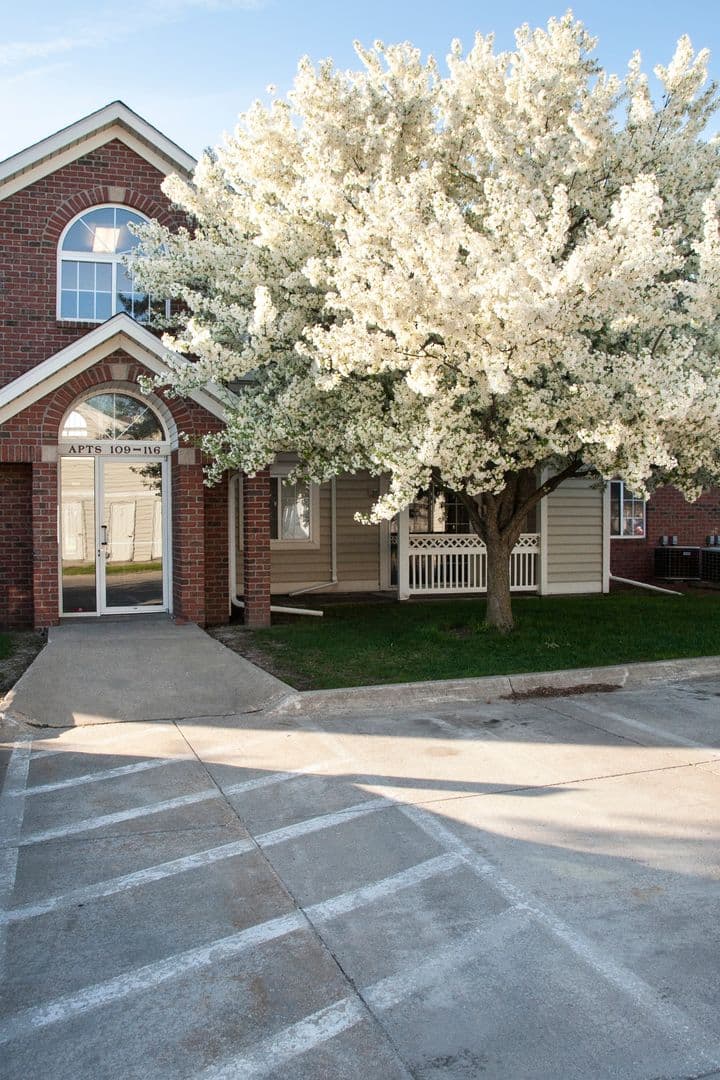 West Des Moines Apartment: 3105 EP True Parkway