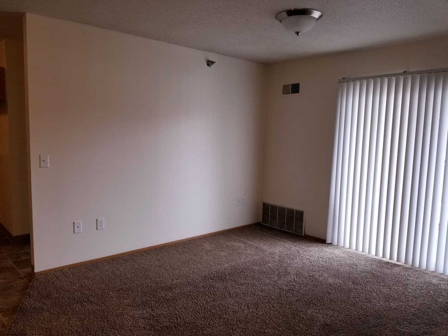 Des Moines Apartment: 4010 University Avenue