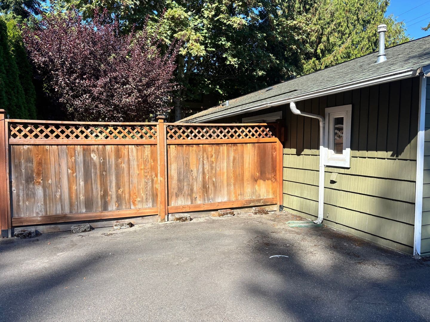 Edmonds House: 20216 76th Ave W