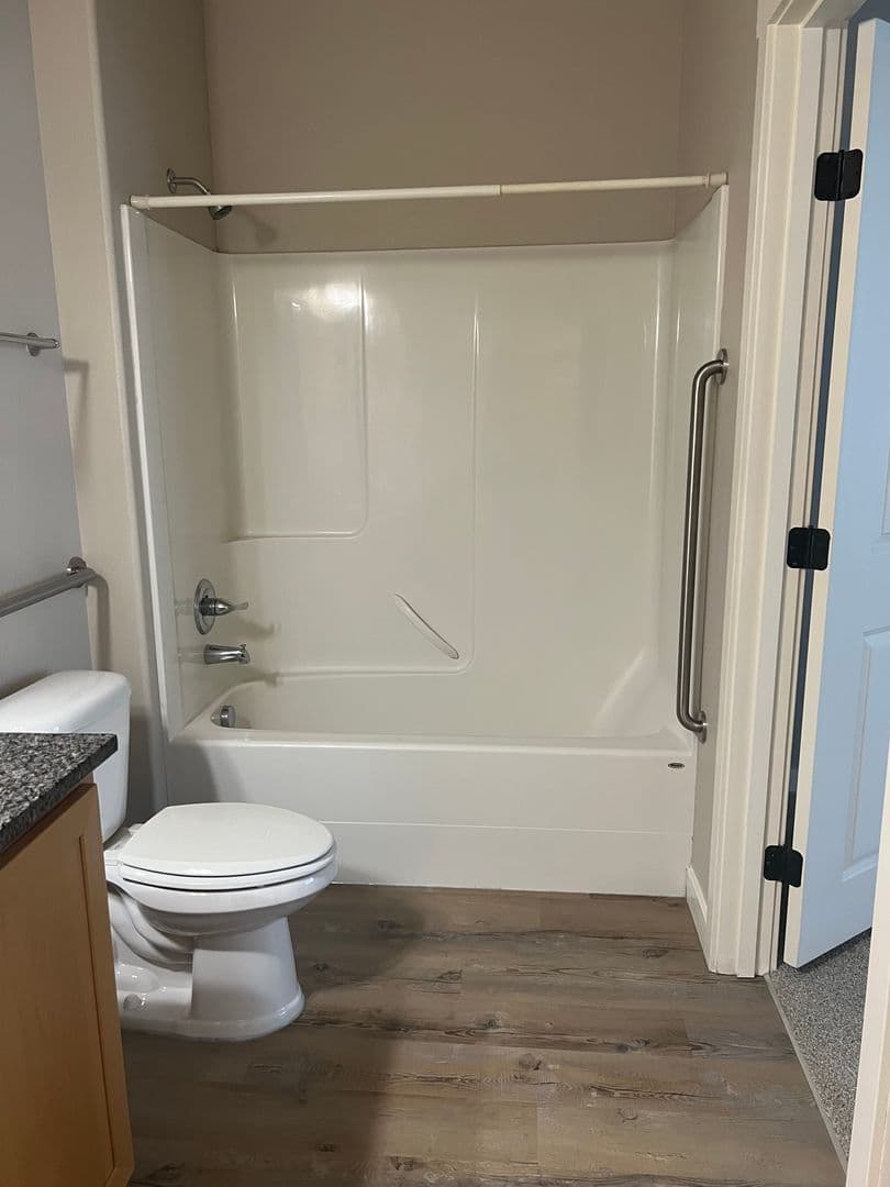 Vancouver Apartment: 608 NE 86th St