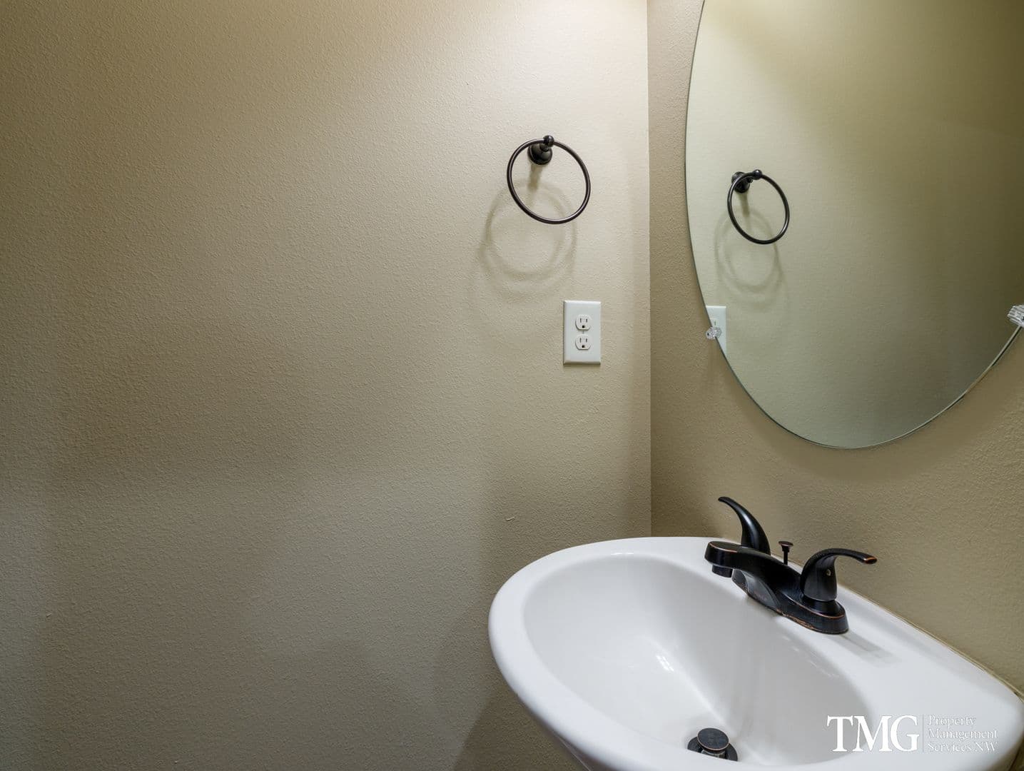 Vancouver Apartment: 9807 NE 76th Way
