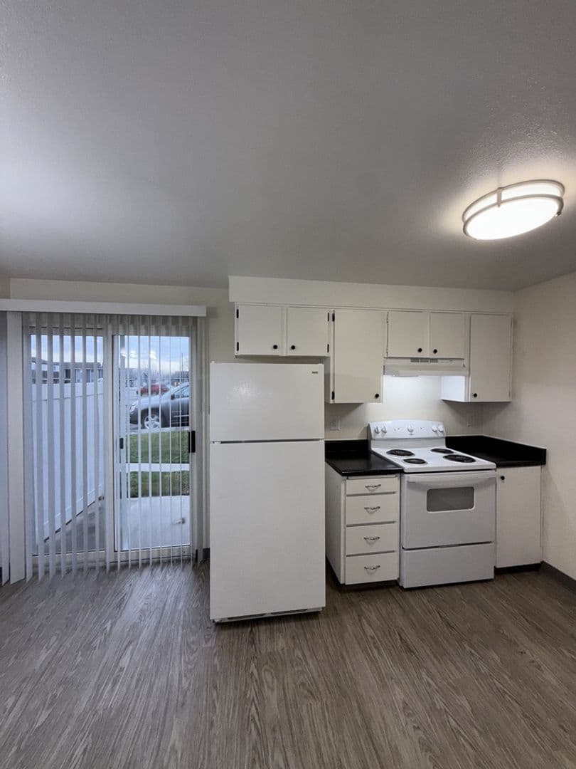 Kennewick Townhome: 4421 W Hood Ave