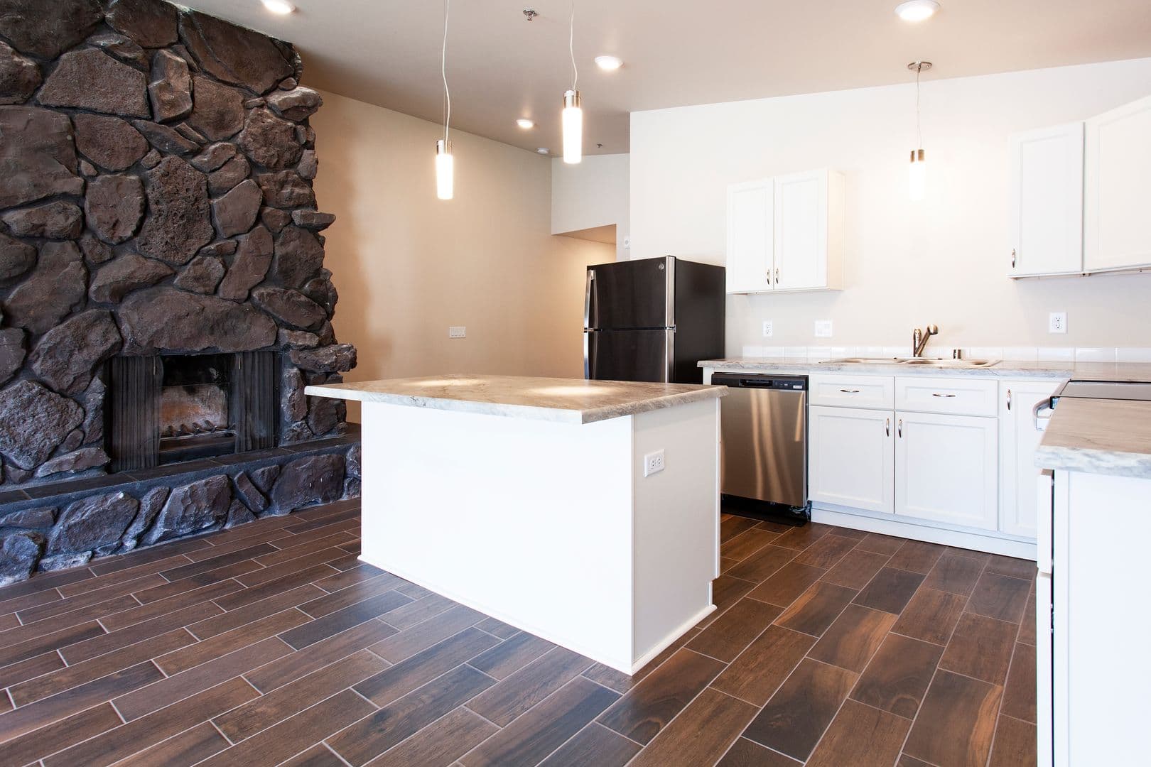 Kennewick Apartment: 5100 W Clearwater Ave