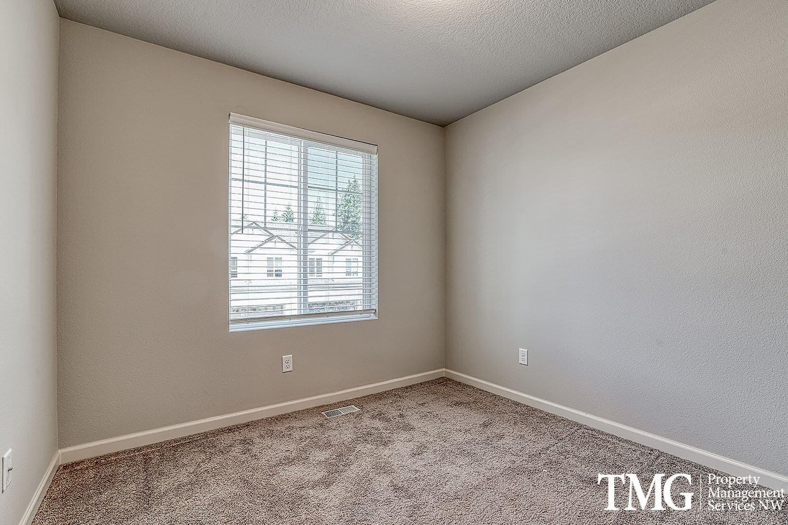 Ridgefield Townhome: 4231 S Waters Edge Way