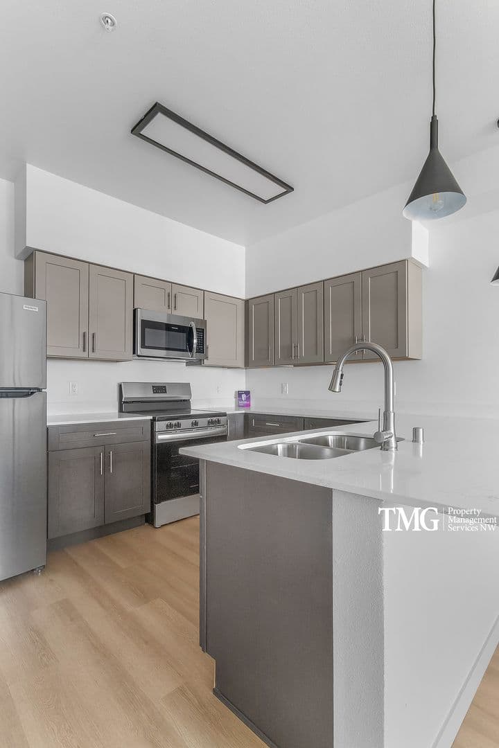 Vancouver Apartment: 12616 NE 116th Way