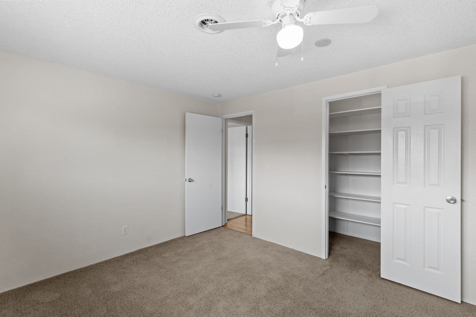 Richland Apartment: 850 Aaron Drive