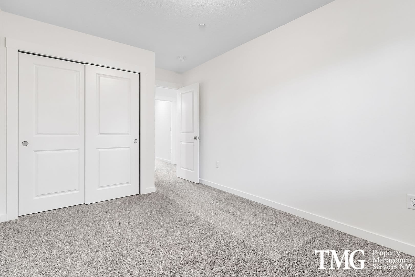 Vancouver Apartment: 5119 NE Saint James Road