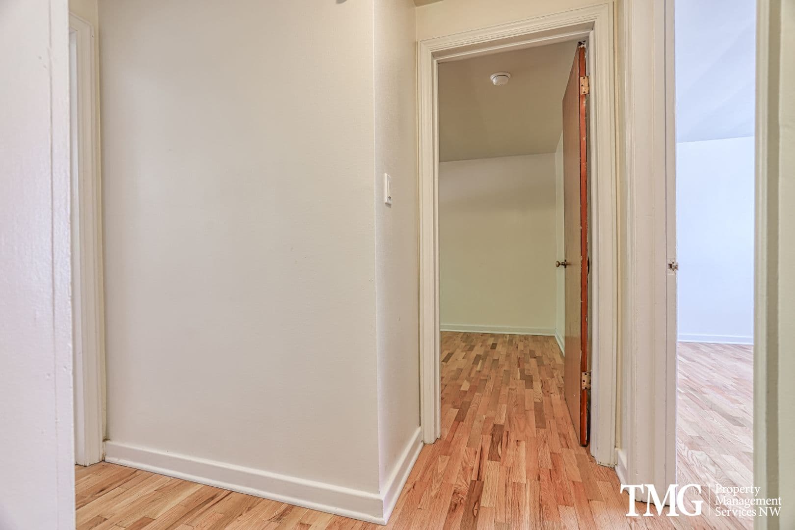Vancouver Apartment: 1905-1915 Daniels St