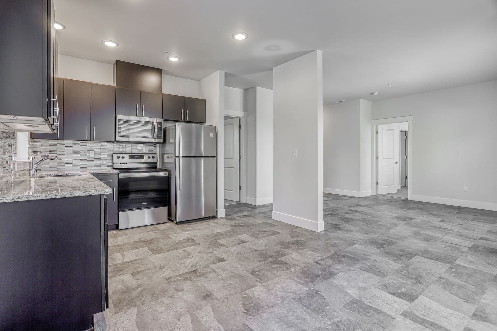 Kennewick Apartment: 7960 W 10th Ave