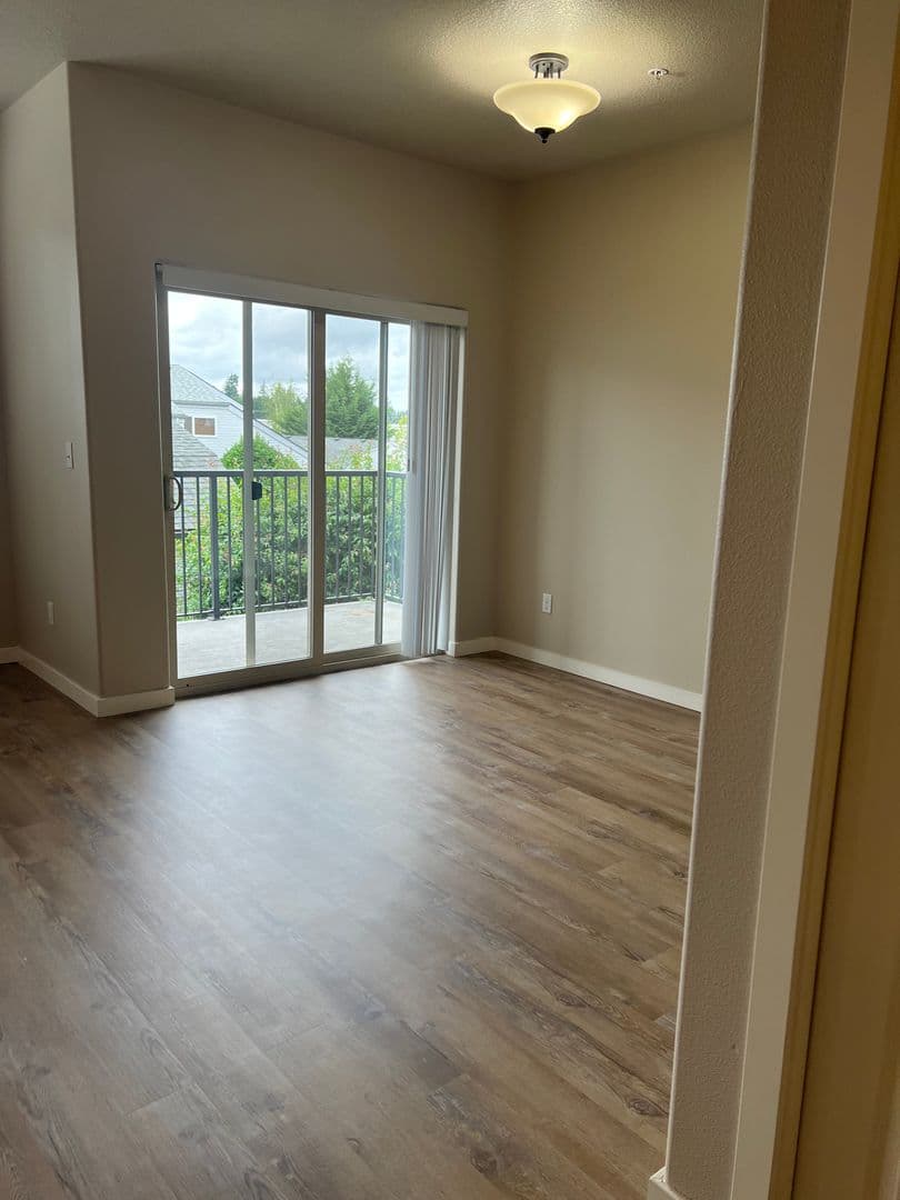 Vancouver Apartment: 608 NE 86th St