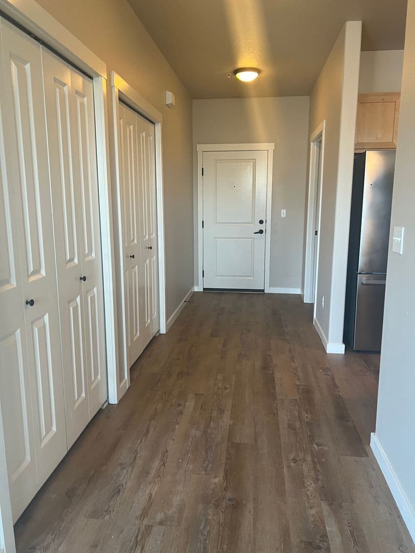 Vancouver Apartment: 608 NE 86th St