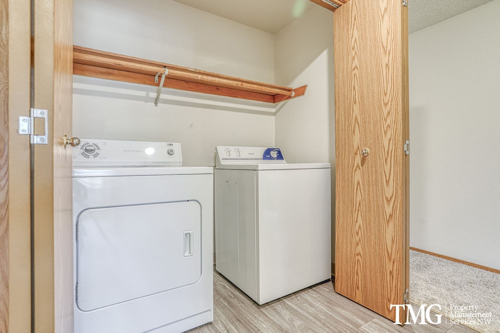 Vancouver Apartment: 3811 NE Royal View Ave