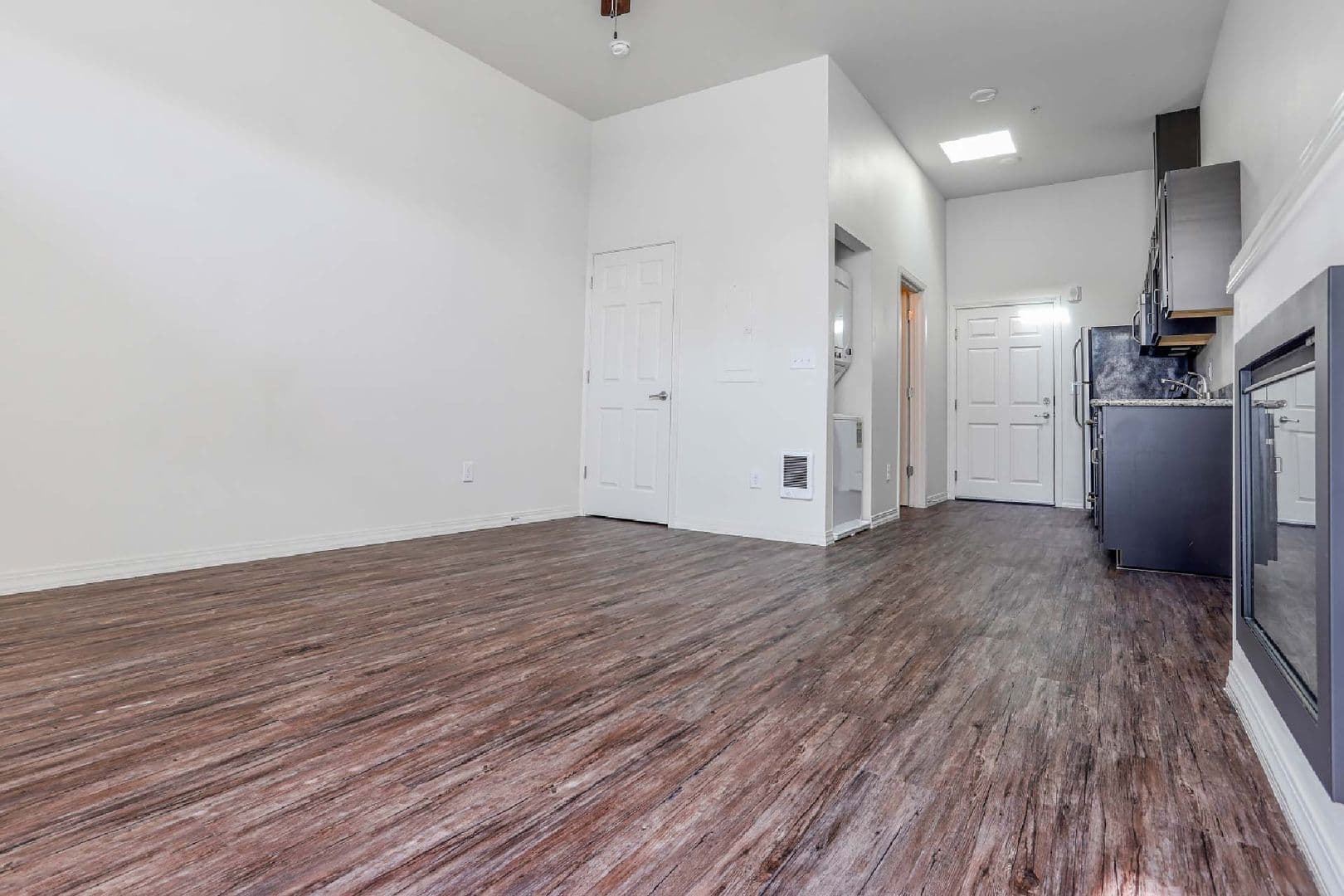 Vancouver Apartment: 2008 Broadway St