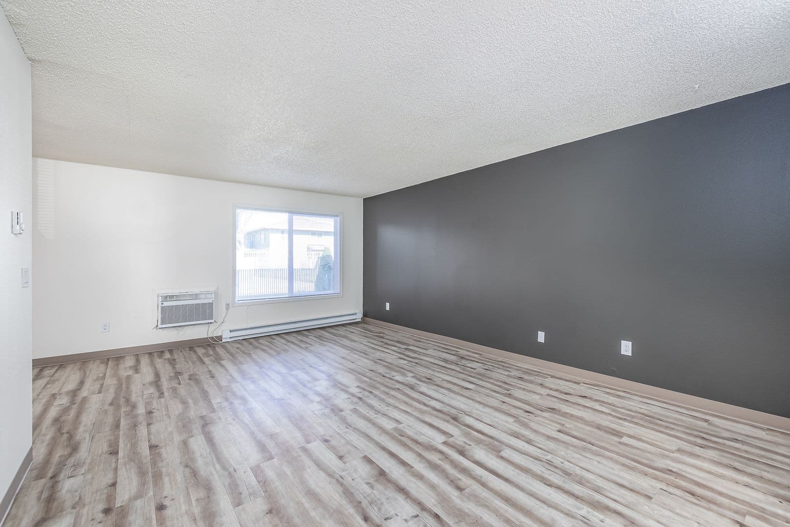 Kennewick Apartment: 3131 W Hood Ave