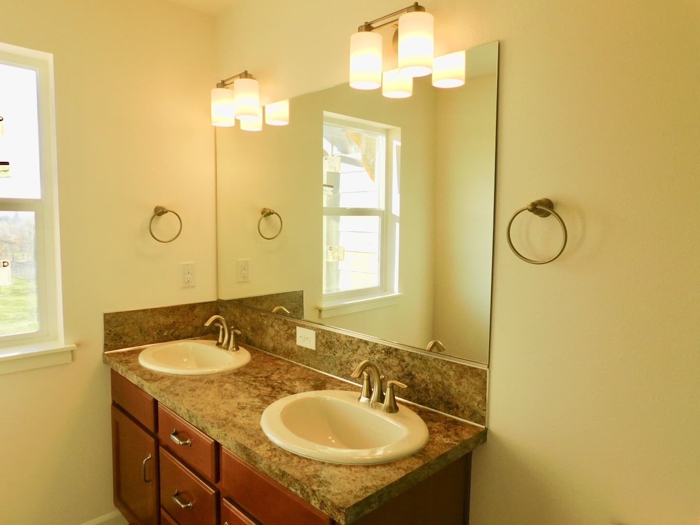 Vancouver Apartment: 3301 & 3305 Lincoln Avenue