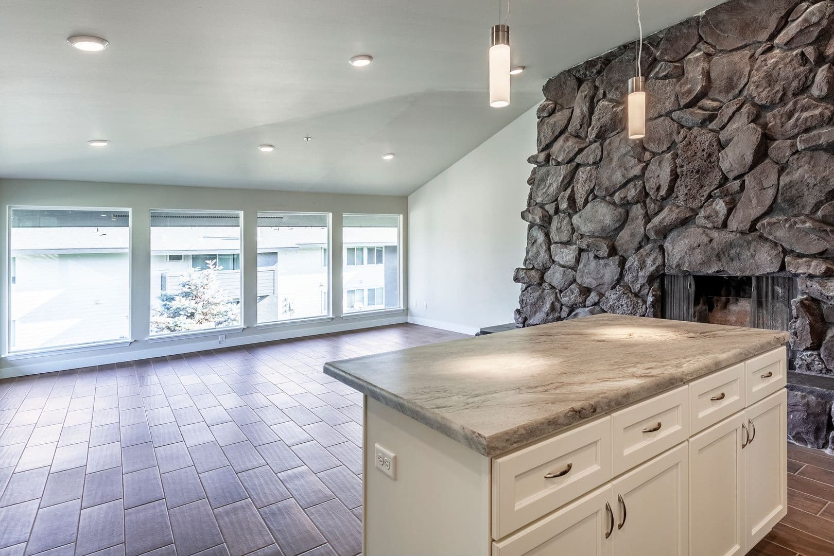 Kennewick Apartment: 5100 W Clearwater Ave
